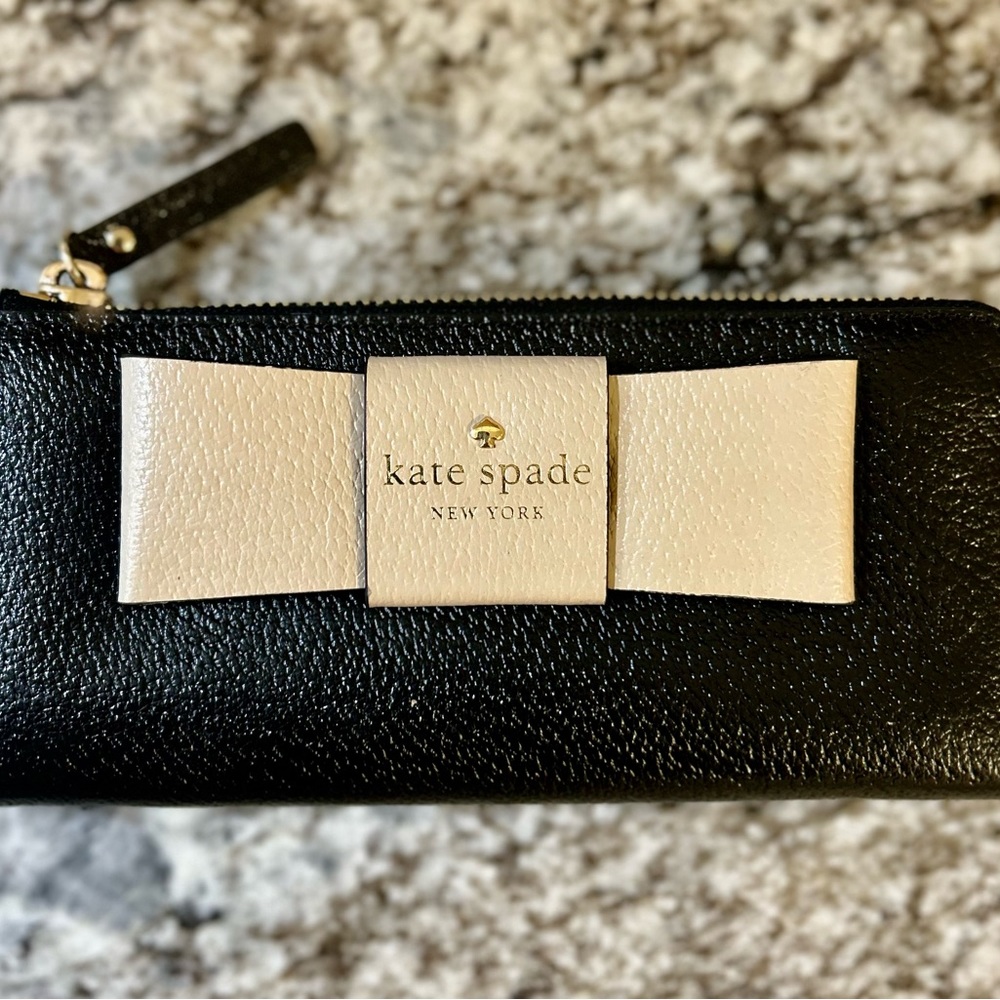 Kate Spade black and tan leather zip wallet